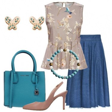 Outfit Fiori e colibrì sul top