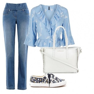 Outfit Basic con tocco floreale