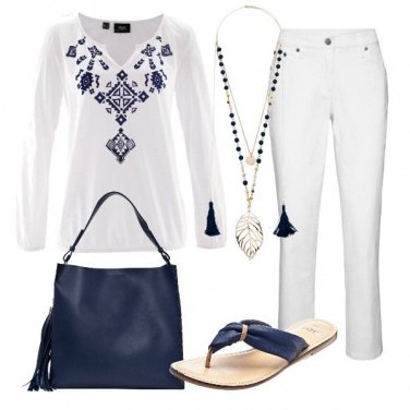 Outfit Bianco e tocchi di blu