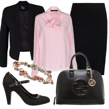 Outfit In rosa al lavoro