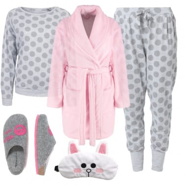 Outfit A letto con i pois