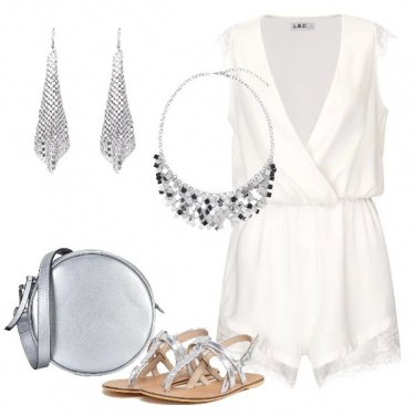Outfit Playsuit scollo cache-coeur e infradito