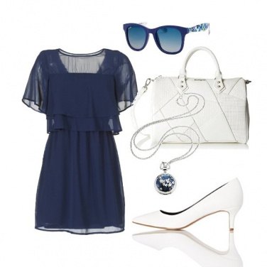 Outfit Leggera in bianco e blu