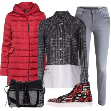 Outfit Disinvolta in grigio e rosso
