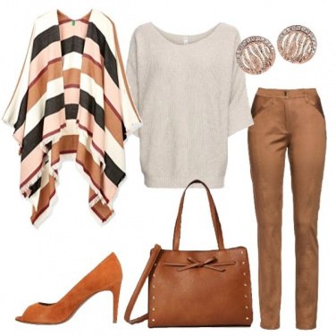 Outfit Pullover ampio e mantella