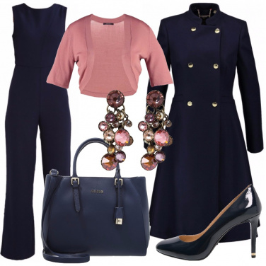Outfit Un ufficio in blu e rosa