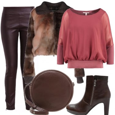 Outfit In marrone e rosa