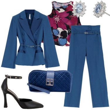 Look alla moda per donna: Camicia di jeans blu, Pantaloncini di jeans blu,  Sandali con tacco in pelle rosa, Pochette in pelle multicolore