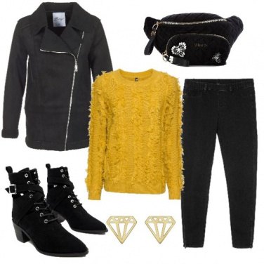 Outfit Maglia gialla e marsupio glam