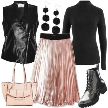 Outfit Gonna plissè e gilet in vernice