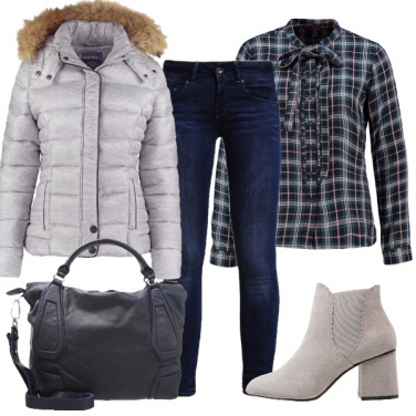 Outfit Quadri e fiocco