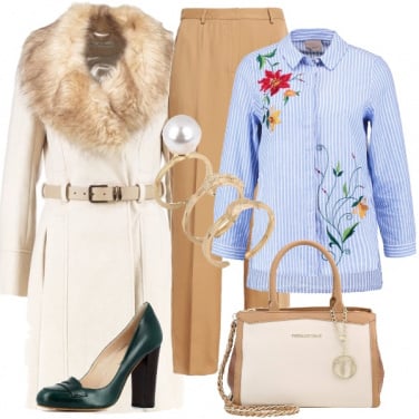 Outfit Sbocciano i fiori sulla camicia