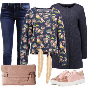 Outfit Trendy in felpa e jeans