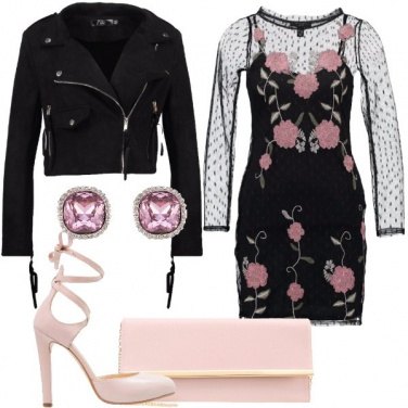 Outfit Piccolo fiore sensuale