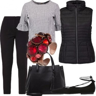 Outfit Scacchi e volant