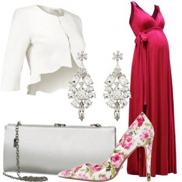 Outfit Premaman con le scarpe a fiori