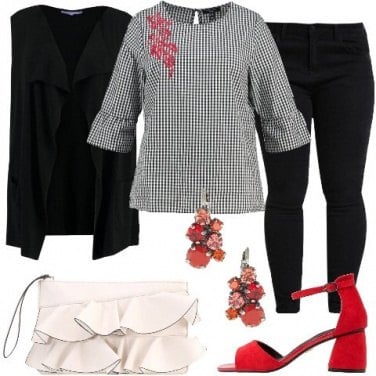 Outfit Leggerezza con le corolle e i volants