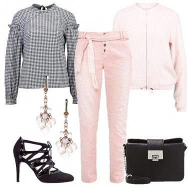 Outfit La camicetta ha il quadretto