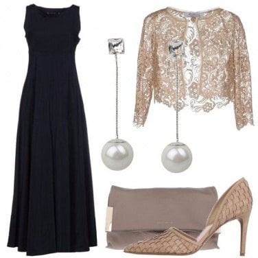 Outfit Blu scuro e rosa carne