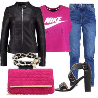 Outfit Il top sportivo con i sandali col tacco