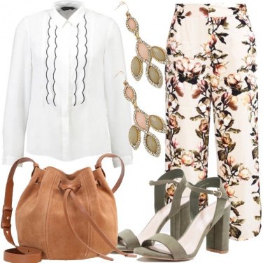 Outfit La camicia con i pantaloni culotte