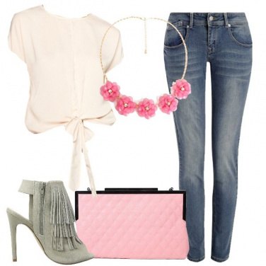 Outfit Frange e fiori