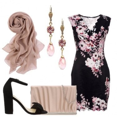 Outfit Fiori sul vestito nero
