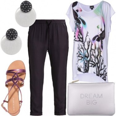 Outfit T-shirt e sandali da party