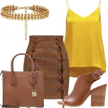 Outfit Un top giallo