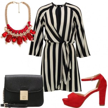 Outfit Righe e tocchi di rosso