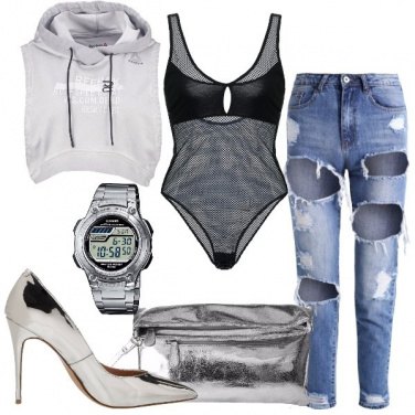 Outfit Jeans strappato e tacco laminato