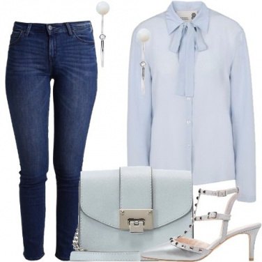 Outfit Azzurro alla scrivania