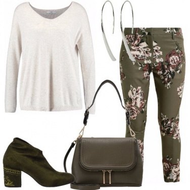 Outfit Con i pantaloni a fiori