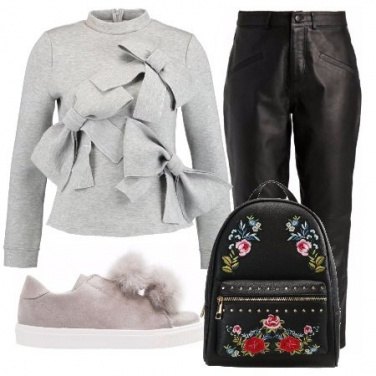 Outfit Felpa con i fiocchi