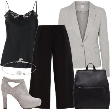 Outfit Pantaloni culotte e tronchetti