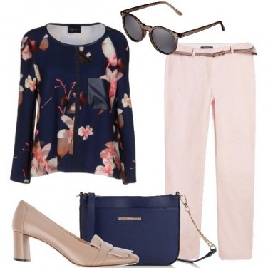 Outfit Fiori sul blu