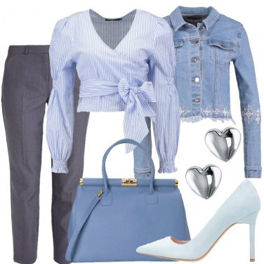 Outfit Azzurro sul grigio