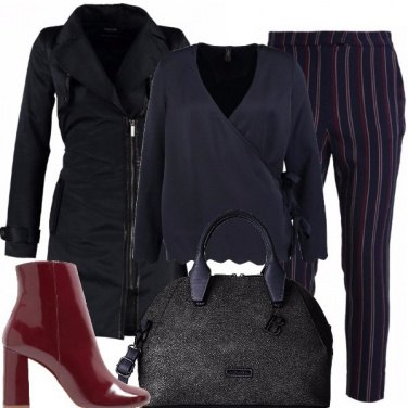 Outfit Trench e righe