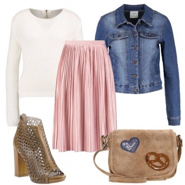 Outfit La gonna rosa a pieghe