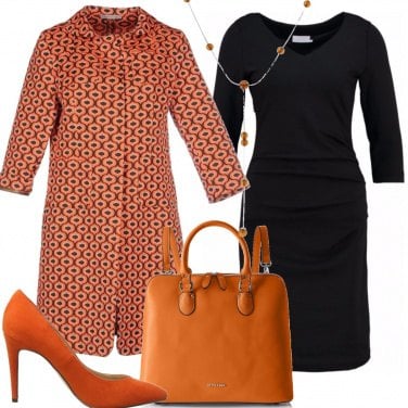 Outfit Tubino nero e soprabito fantasia