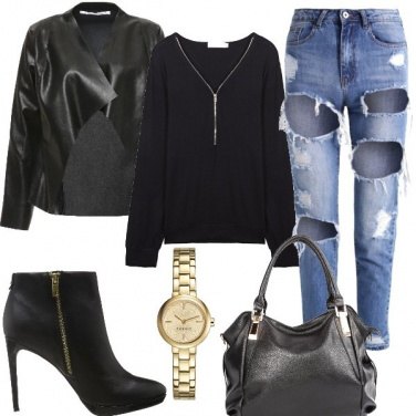 Outfit Jeans strappati e calze a rete