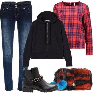 Outfit Borchie e pompon
