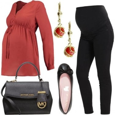 Outfit Premaman con la borsa griffata
