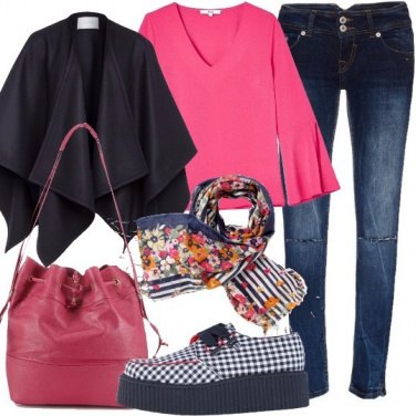 Outfit Dettagli a fantasia in blu e fucsia