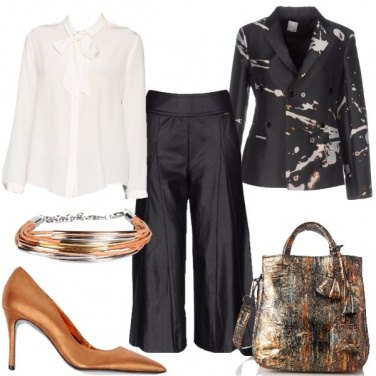 Outfit Pantaloni cropped in similpelle