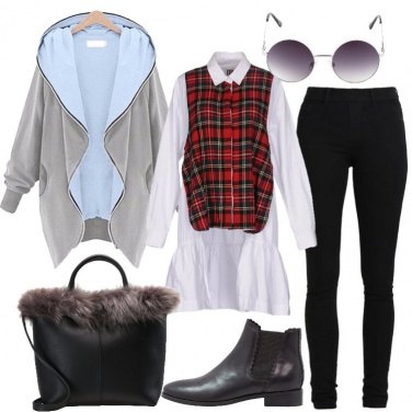 Outfit Camicia bianca con inserto in tartan
