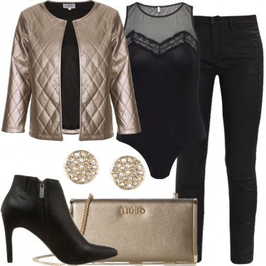 Outfit La clutch dorata