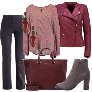 Outfit Grigio rosa e color vino
