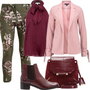 Outfit Pantalone a fiori e blazer