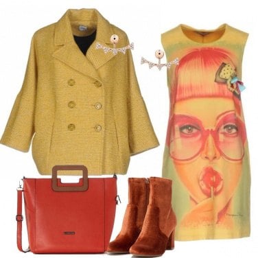 Outfit Il vestito giallo a trapezio
